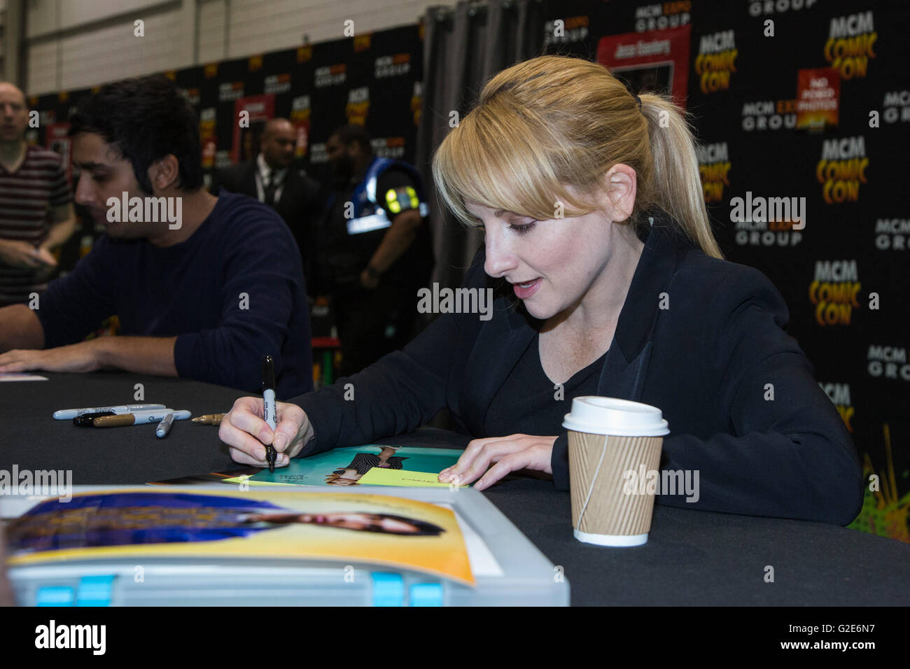 Melissa Rauch High Resolution Stock Photography and Images - Alamy
