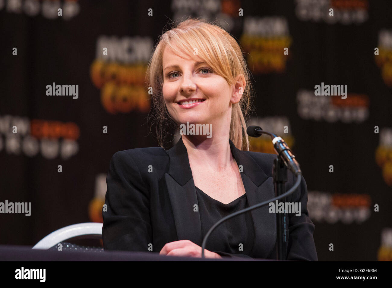 London, UK. 29 May 2016. Pictured: actress Melissa Rauch (Bernadette of The Big Bang Theory). Actors Jesse Eisenberg, Kunal Nayyar and Melissa Rauch (both of The Big Bang Theory) take part in a panel discussion entitled Lex vs Big Bang. Last day of the MCM London ComicCon at Excel Exhibition Centre. Stock Photo