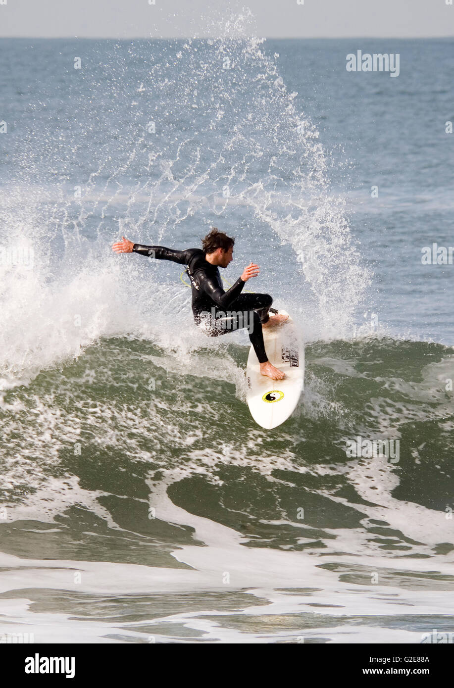Surfer riding ocean waves hi-res stock photography and images - Alamy