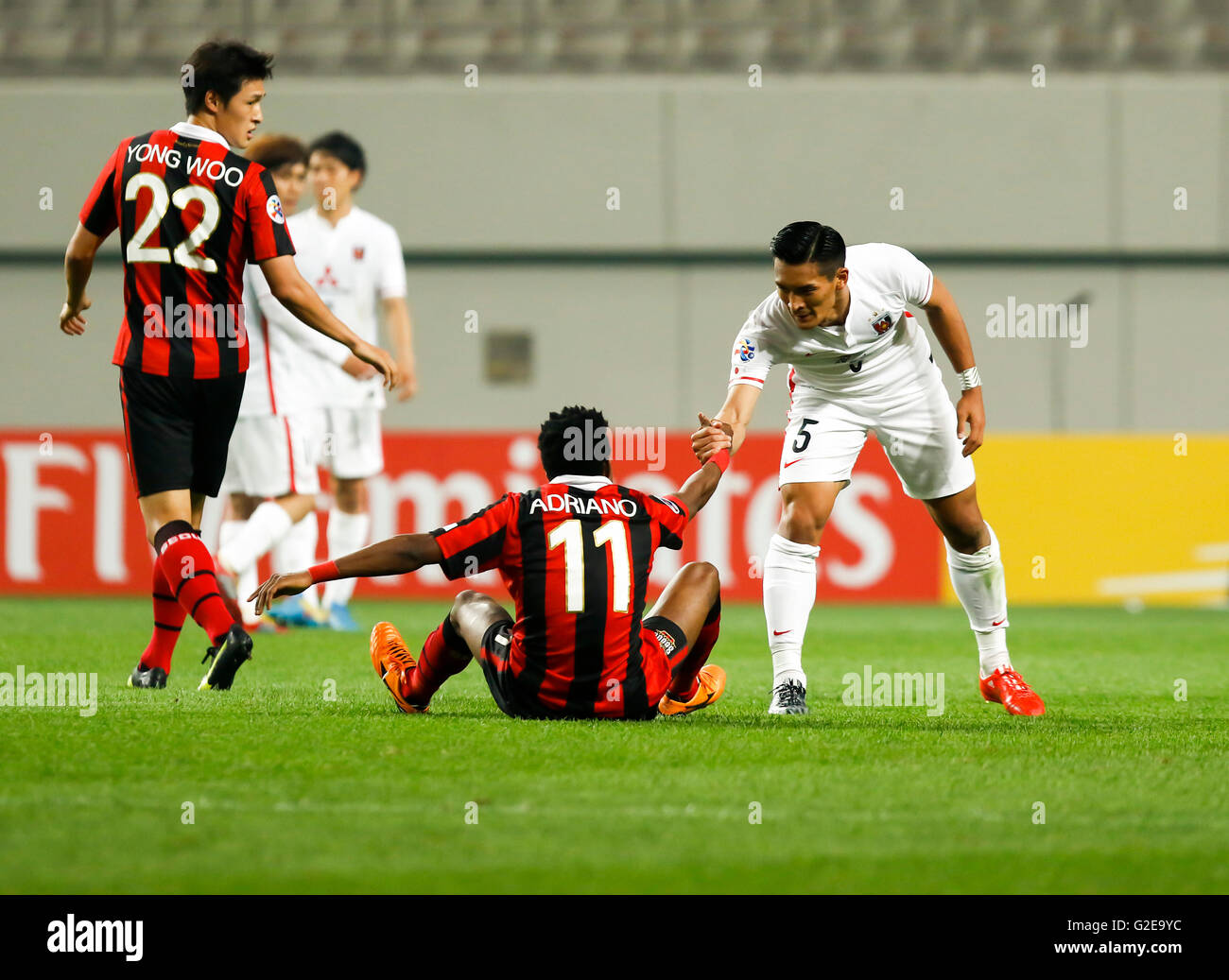 Seoul South Korea 25th May 16 L R Park Yong Woo Fc Seoul Carlos Adriano Fc Seoul Tomoaki Makino Reds Football Soccer Afc Champions League 16 Round 16 2nd Leg Match Between Fc Seoul