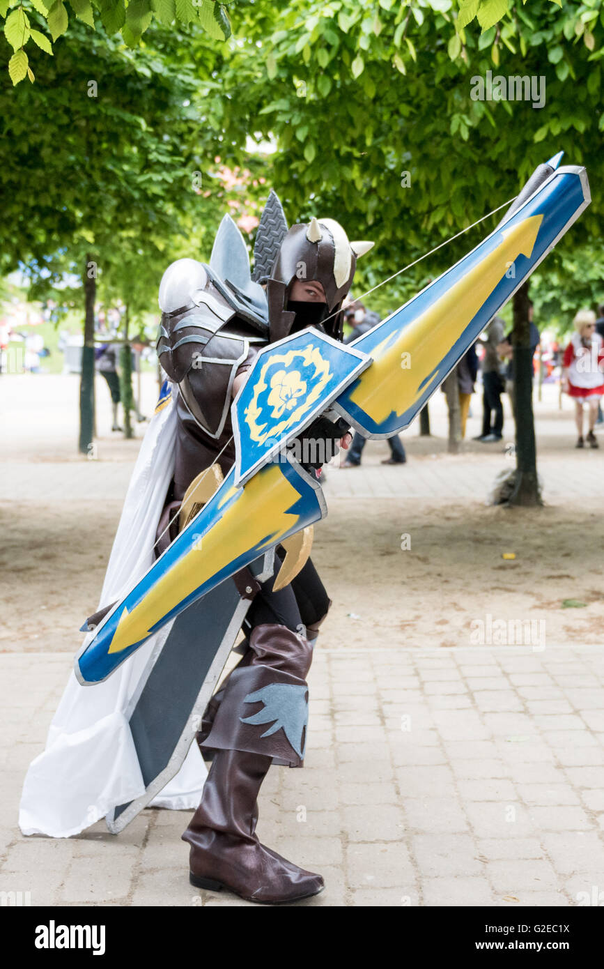 London, UK.  29 May 2016. A man dresses as 'Hunter' from World of Warcraft, as cosplayers visit the Excel Centre on the last day of the popular MCM Comic Con, a three day event celebrating games, anime, movies and more.  Credit:  Stephen Chung / Alamy Live News Stock Photo