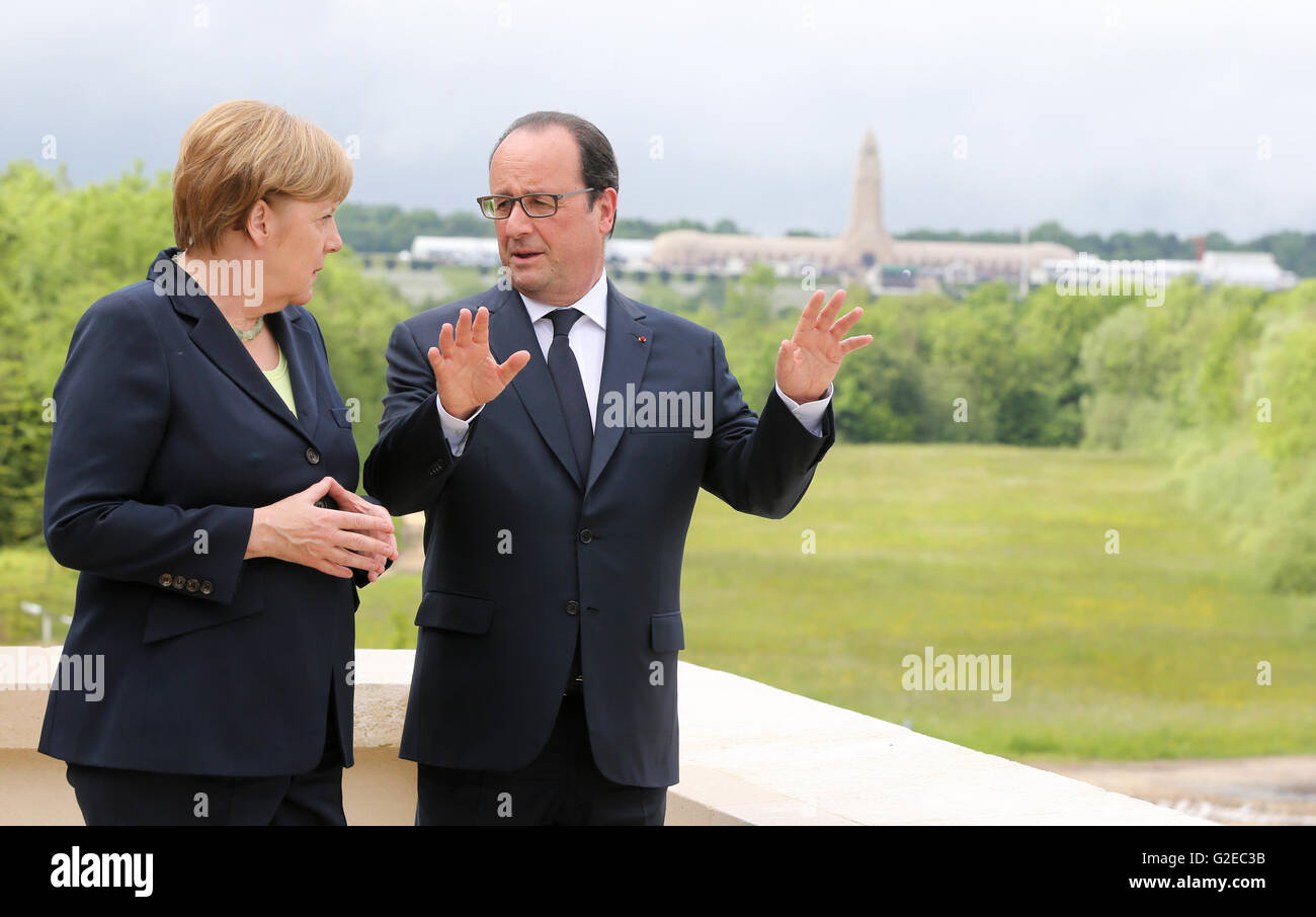 French President Francois Hollande and German Chancellor Angela Merkel (CDU) standing on the terrace of the museum in Douaumont near Verdun, France, 29 May 2016. 100 years ago, the Battle of Verdun between German and French troops began, lasting for roughly 300 days and causing more than 300,000 victims on both sides. The town in North-Eastern France became the epitome for the brutal emplacement battles of World War I. PHOTO: KAY NIETFELD/dpa Stock Photo