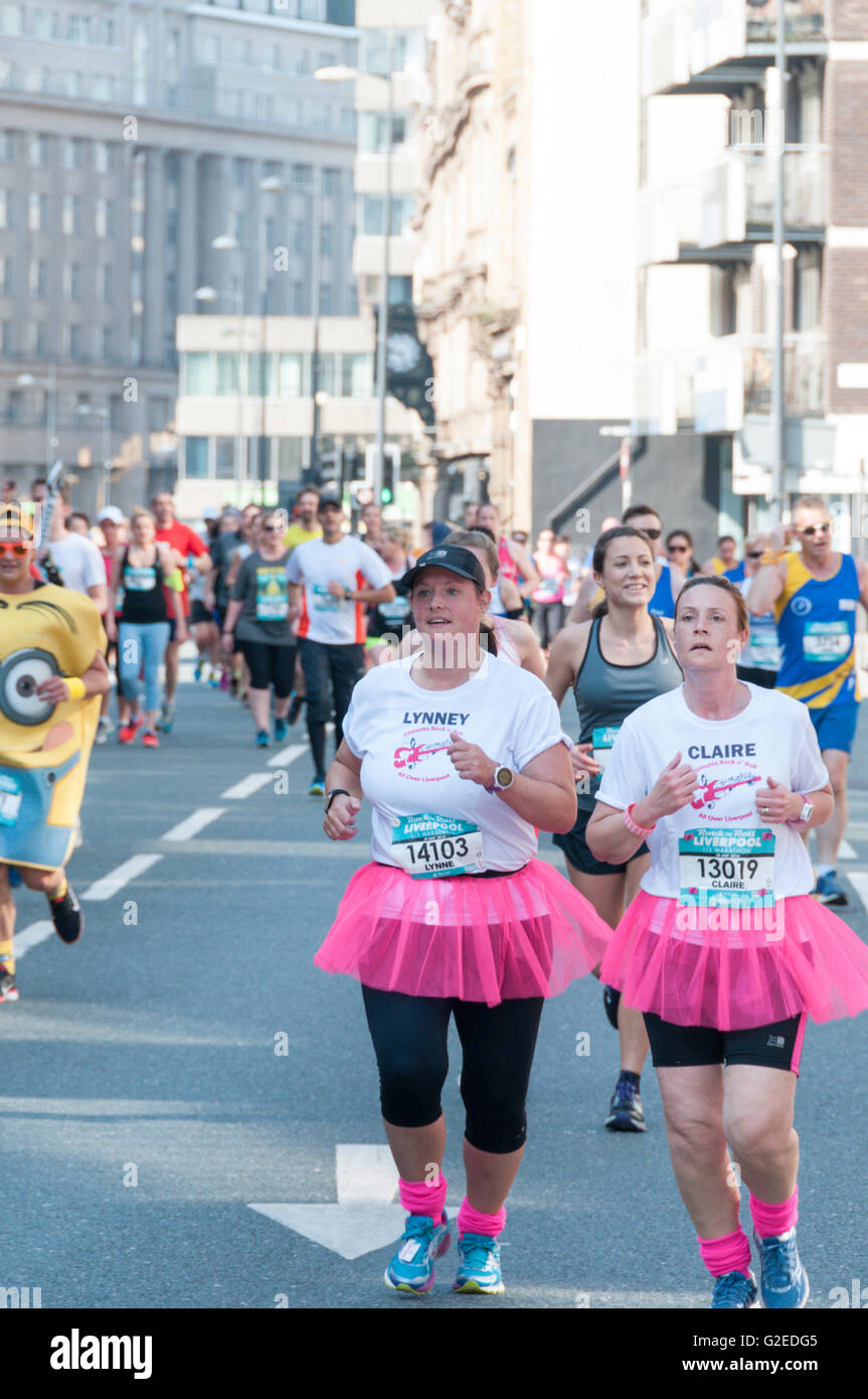 Liverpool, UK. 29 May 2016.  Runners in the half-marathon event running along Tithebarn Street. Credit:  Urbanimages/Alamy Live News Stock Photo