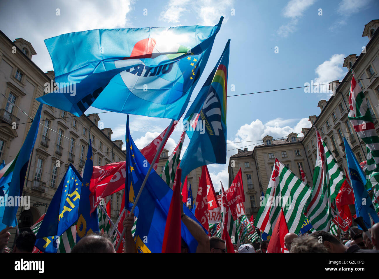 Turin, Italy. 30th May, 2016. national strike for the renewal of the environmental hygiene contract protest outside Palazzo Civico in Turin Credit:  Stefano Guidi/Alamy Live News Stock Photo