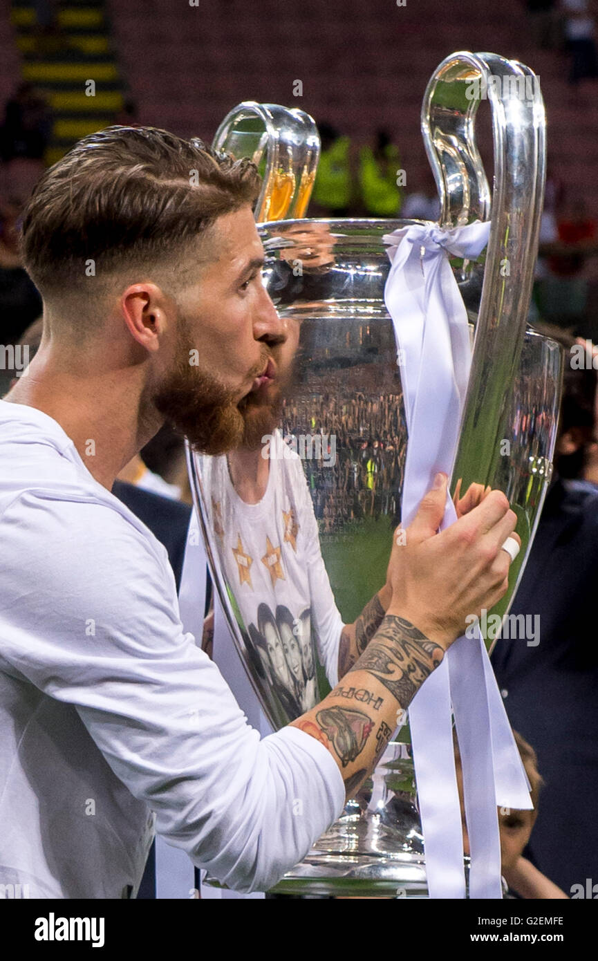 Milan, Italy. 28th May, 2016. Sergio Ramos (Real) Football/Soccer : Sergio Ramos of Real Madrid celebrates with the trophy after winning the penalty shoot-out during the UEFA Champions League final match between Real Madrid 1(5-3)1 Atletico de Madrid at Stadio Giuseppe Meazza San Siro in Milan, Italy . © aicfoto/AFLO/Alamy Live News Stock Photo