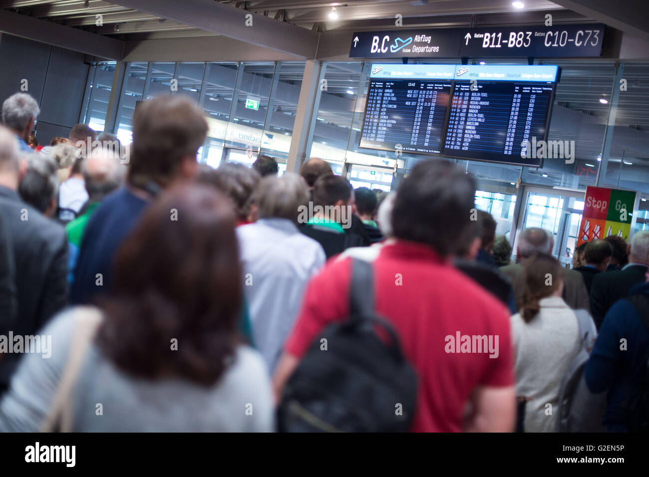 Cologne, Germany. 30th May, 2016. Travellers wait in the security area in Terminal 1 at the Cologne/Bonn Airport in Cologne, Germany, 30 May 2016. The federal police stopped all flights after a person allegedly got into the security area unchecked. Photo: MARIUS BECKER/dpa/Alamy Live News Stock Photo