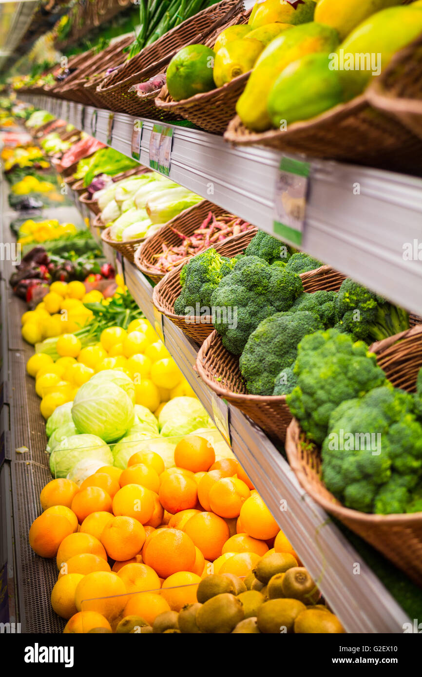 Supermarket vegetable aisle hires stock photography and images Alamy