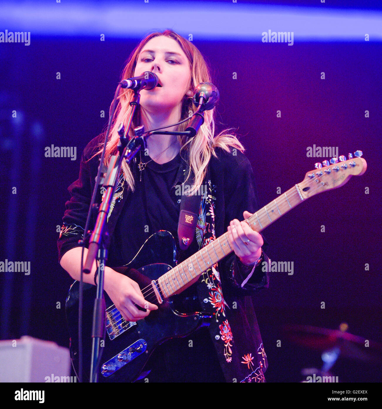 Lead singer of Wolf Alice Ellie Rowsell, performs on stage during BBC