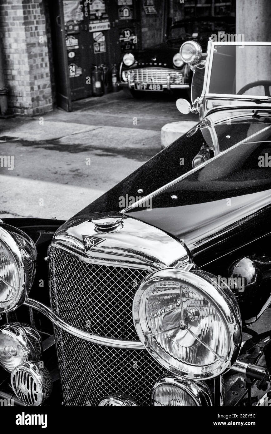 Vintage car front end black hi-res stock photography and images - Alamy