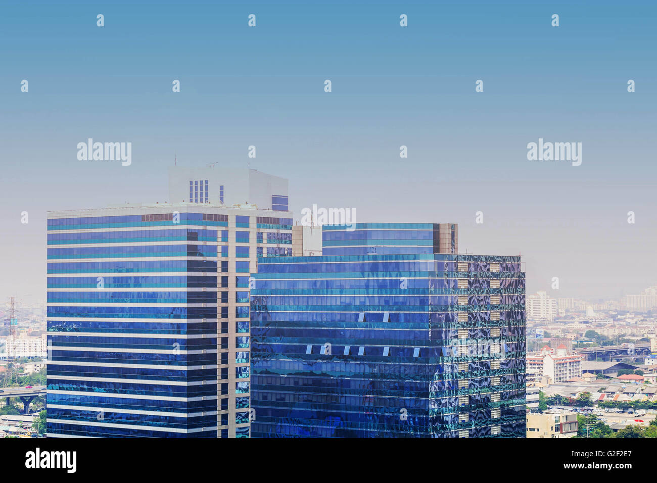 Office building located in the center of the city Stock Photo Alamy
