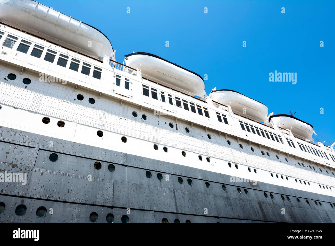 Hull plates hi-res stock photography and images - Alamy