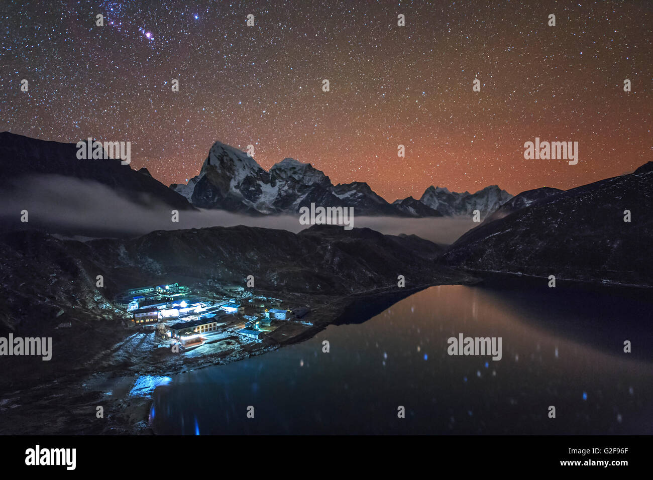 Starry night in Gokyo, a sherpa village located at the lake Dudh Pokhari in Sagarmatha National Park of Nepal. It's an amazing v Stock Photo