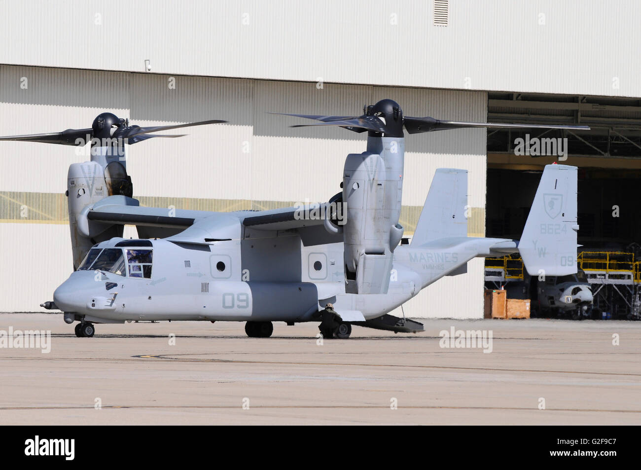 A U.S. Marine Corps MV-22B Osprey on the ramp at Marine Corps Air ...