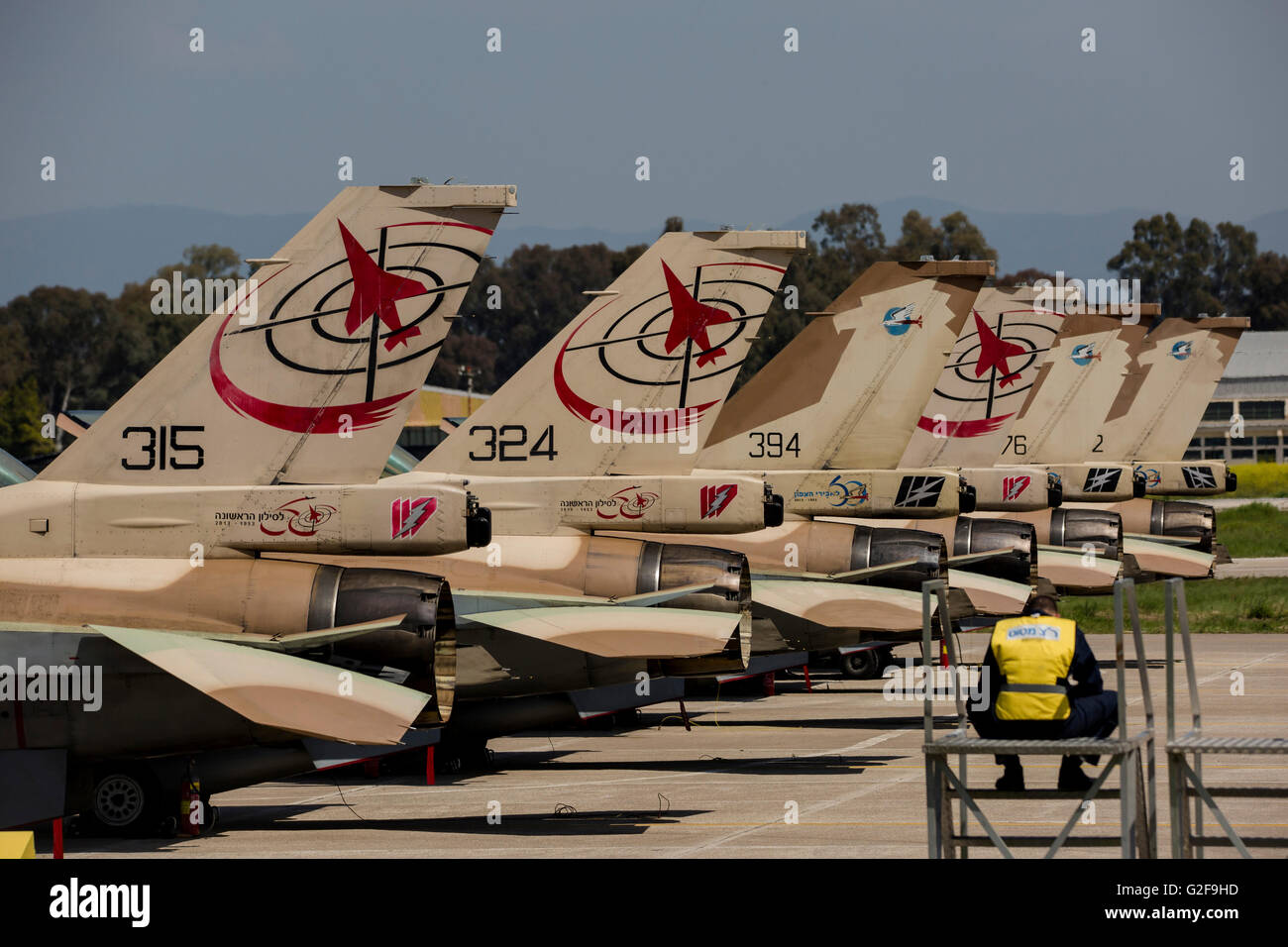 Aircraft tail fins hi-res stock photography and images - Alamy