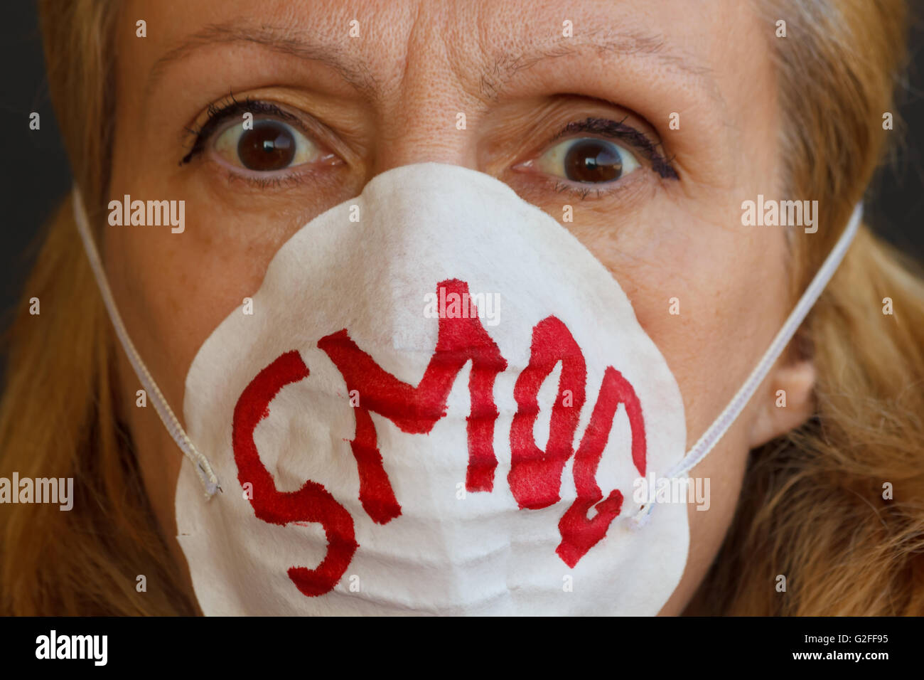 Smog mask woman hi-res stock photography and images - Alamy