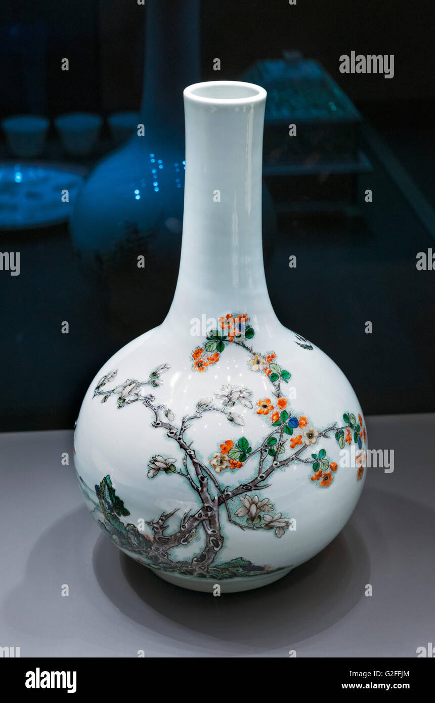 Bottleshaped vase with globular body and tall cylindrical neck