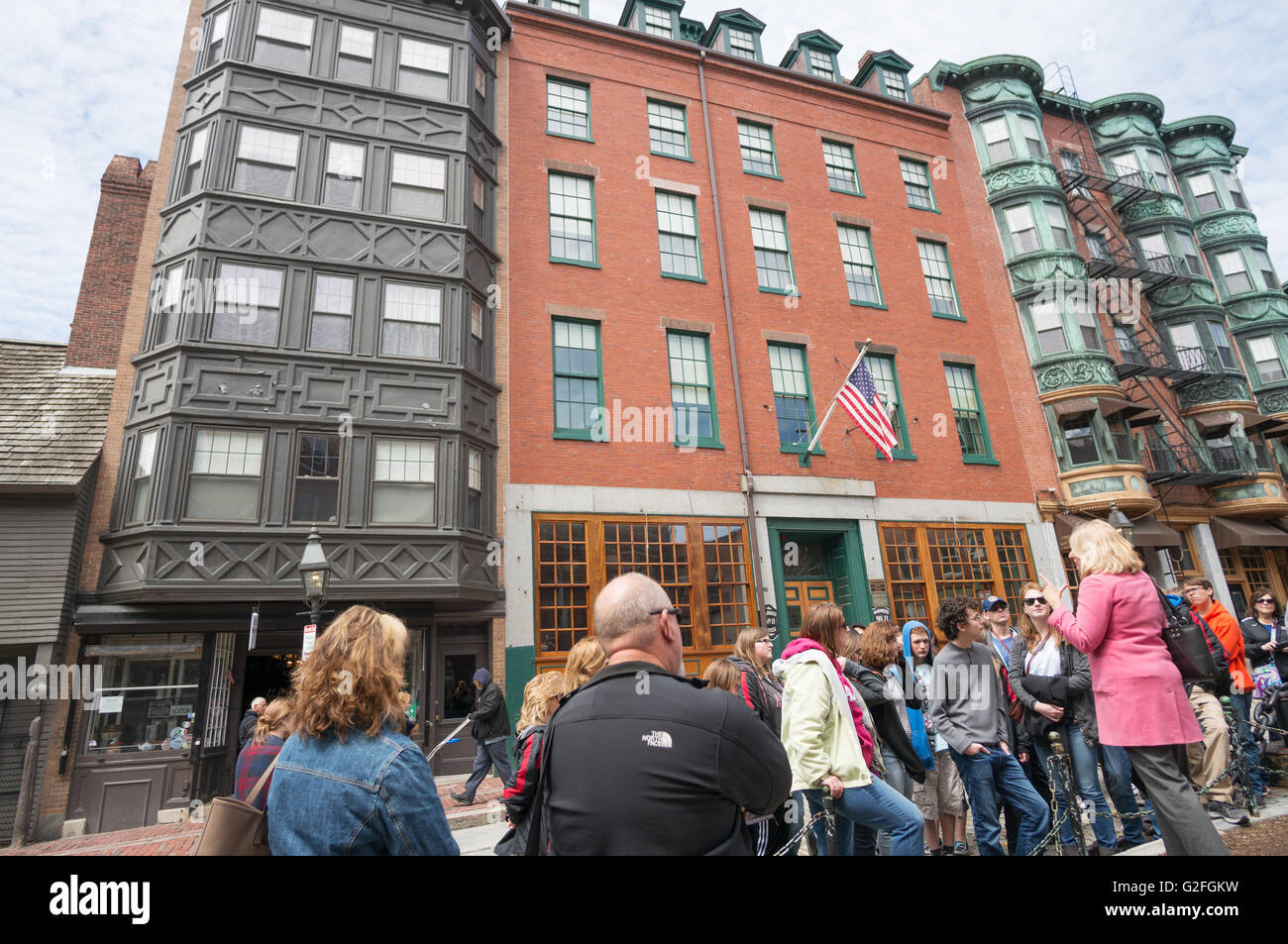 Tour guide and group of visitors outside Mariners House hotel in Boston, Massachusetts, USA Stock Photo