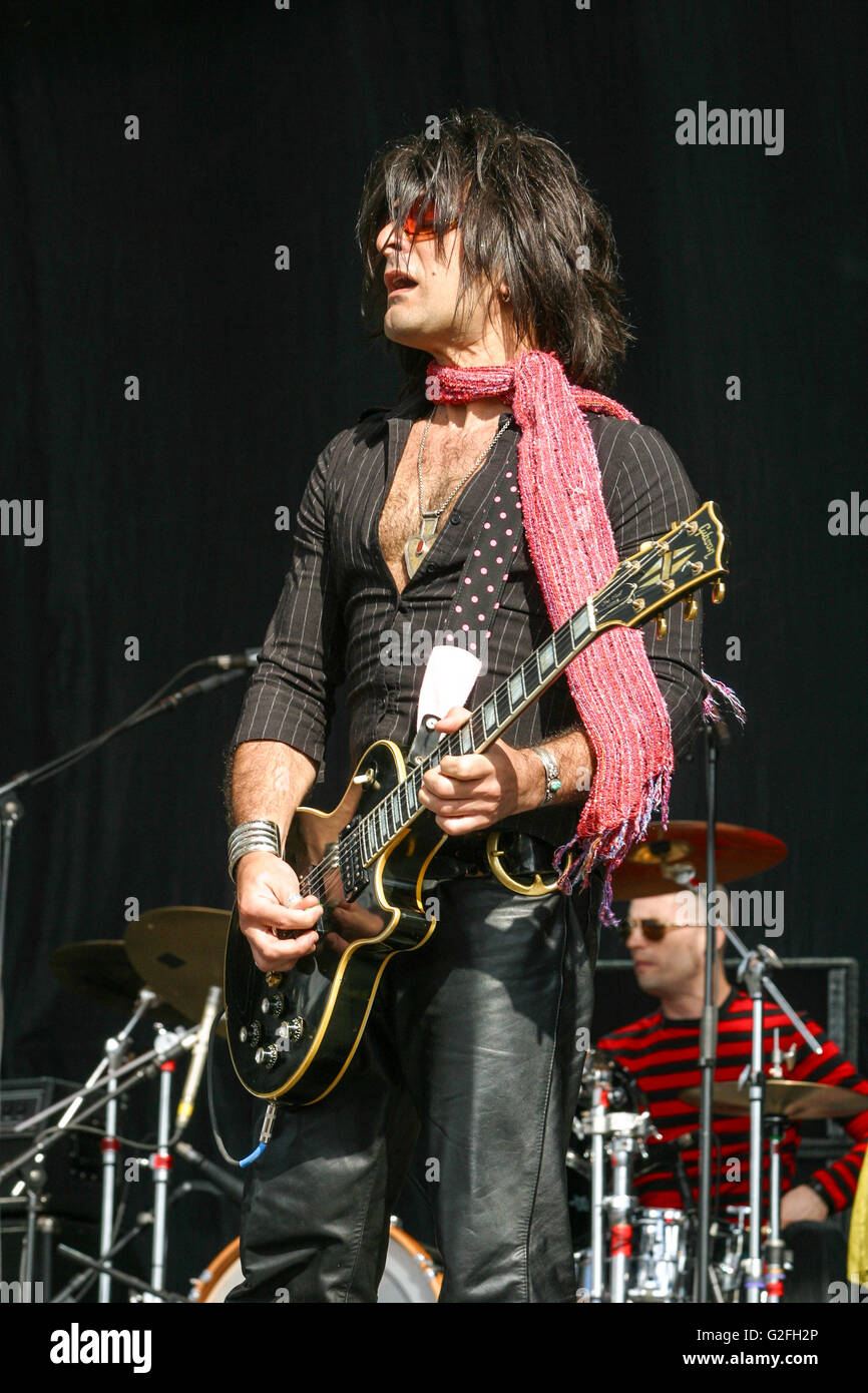 David Johansen of The New York Dolls performing on the main stage a the at the Reading Festival 2004. England, United Kingdom. Stock Photo