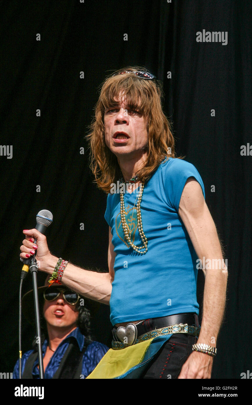 David Johansen of The New York Dolls performing on the main stage a the at the Reading Festival 2004. England, United Kingdom. Stock Photo