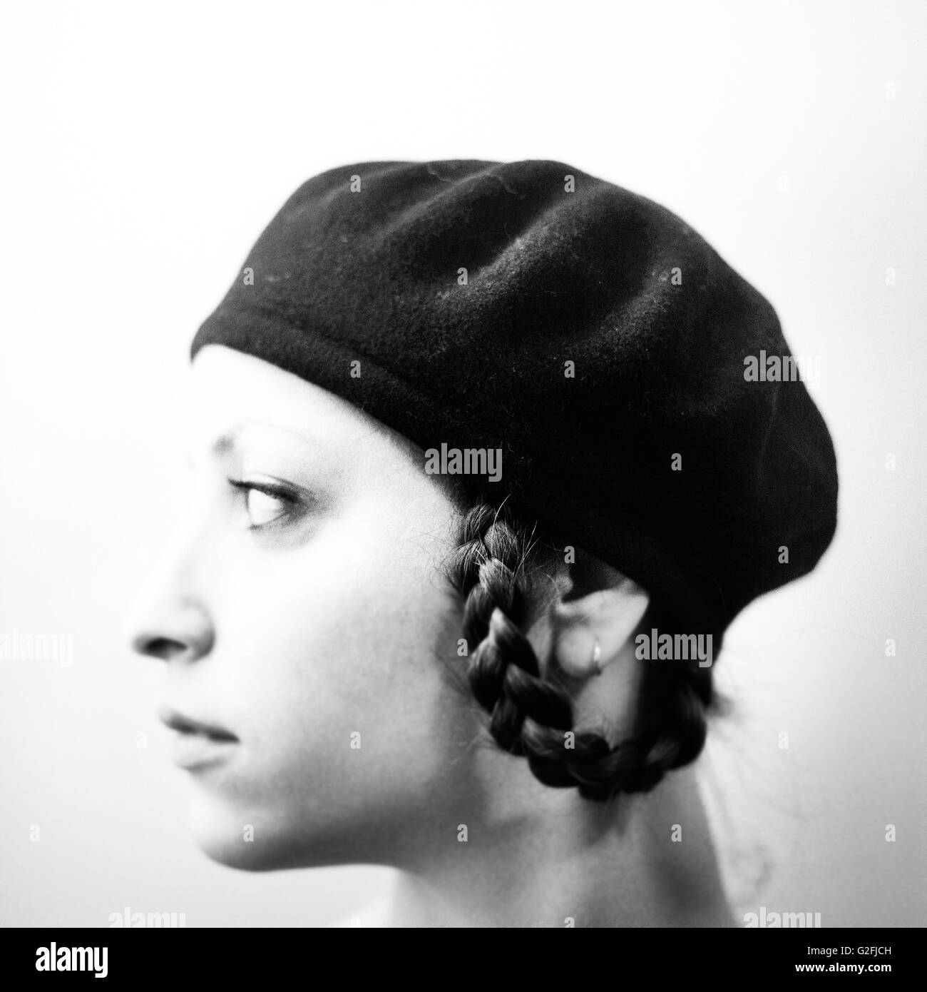 Young woman wearing beret Black and White Stock Photos & Images - Alamy