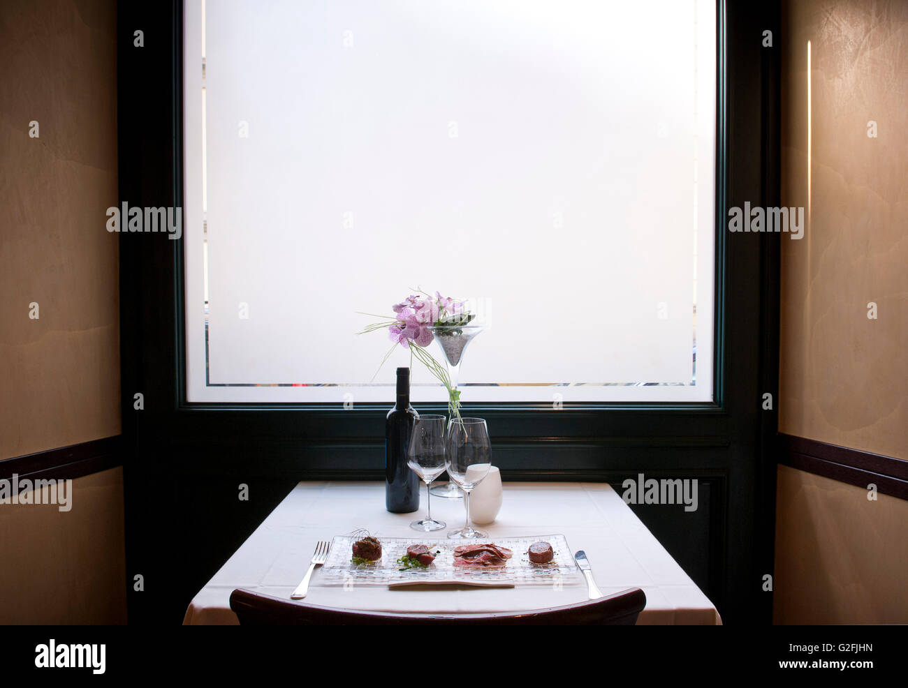 Dining Table in Restaurant Stock Photo - Alamy