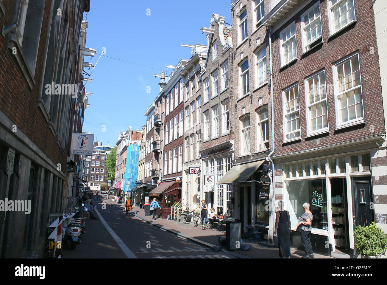 People shopping at Berenstraat (Bear Street), part of the Negen Straatjes/ Nine Streets Neigbourhood,  Amsterdam, Netherlands Stock Photo