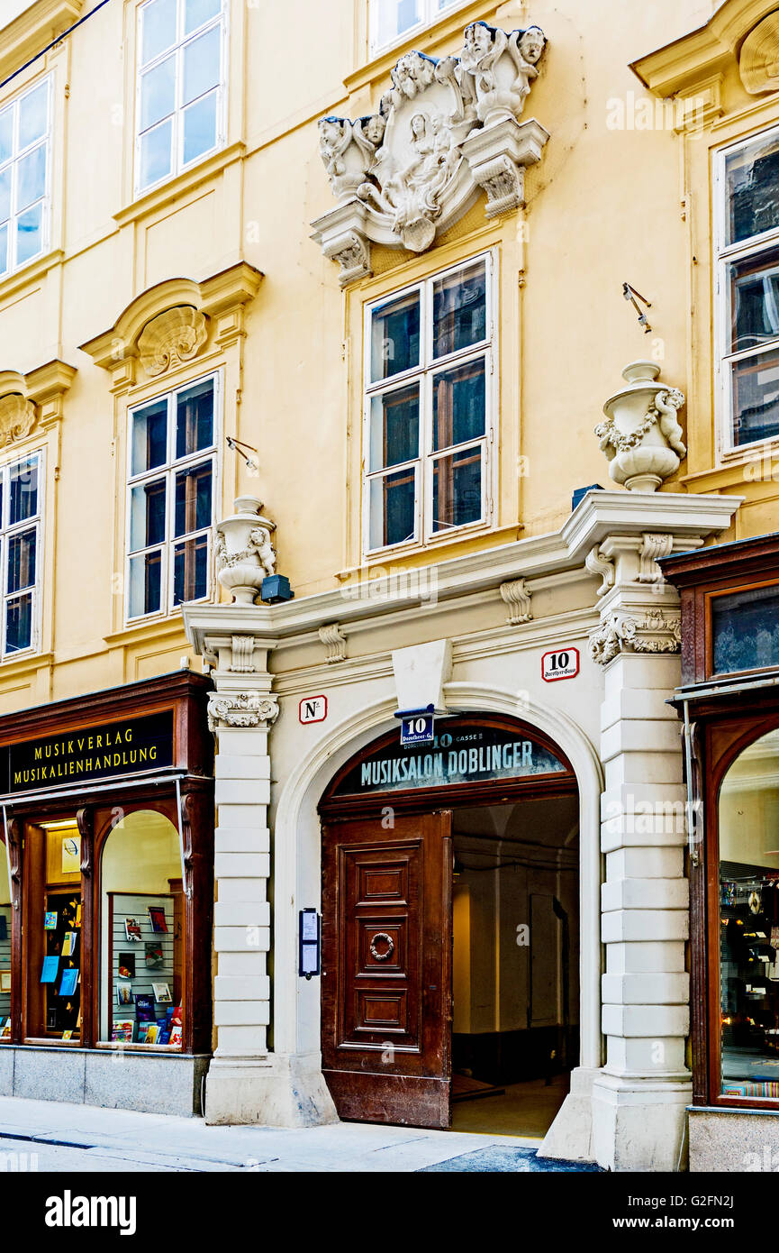 Vienna, shop for music supplies since 1817; Wien, Musikalienhandlung Stock Photo