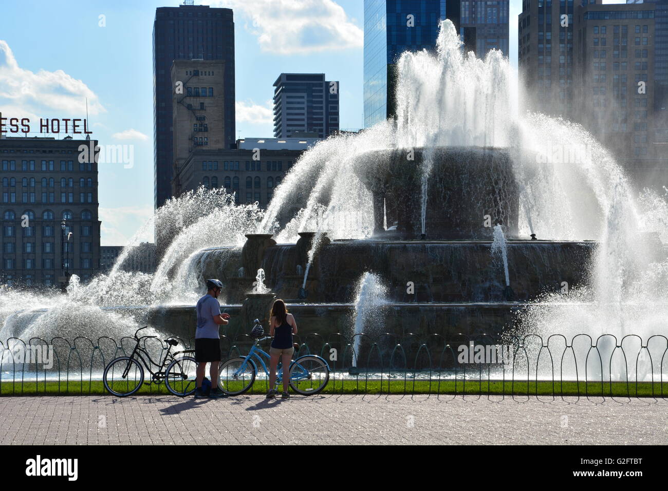 Chicago's Buckingham Fountain in Grant Park Stock Photo Alamy