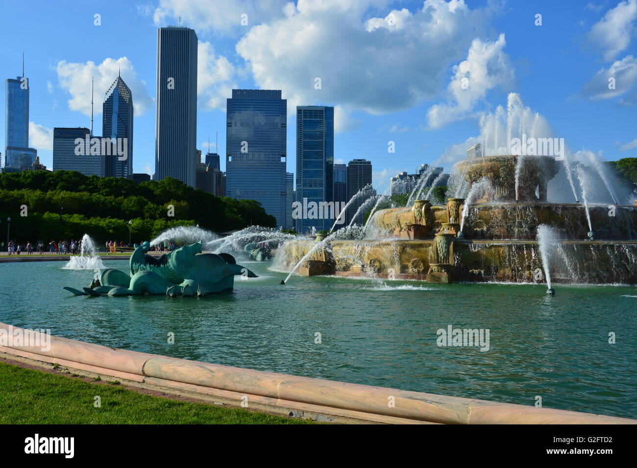Chicago's Buckingham Fountain in Grant Park Stock Photo Alamy