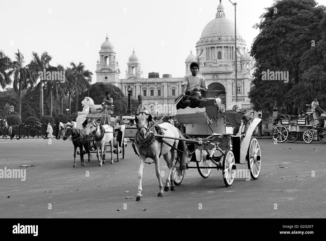 Horse driven pheaton carts of the colonial era, Victoria Memorial, Kolkata, West Bengal Stock Photo