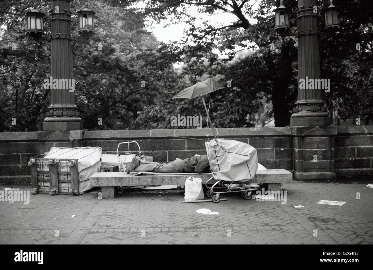 Homeless man sleeping on bench hi-res stock photography and images - Alamy