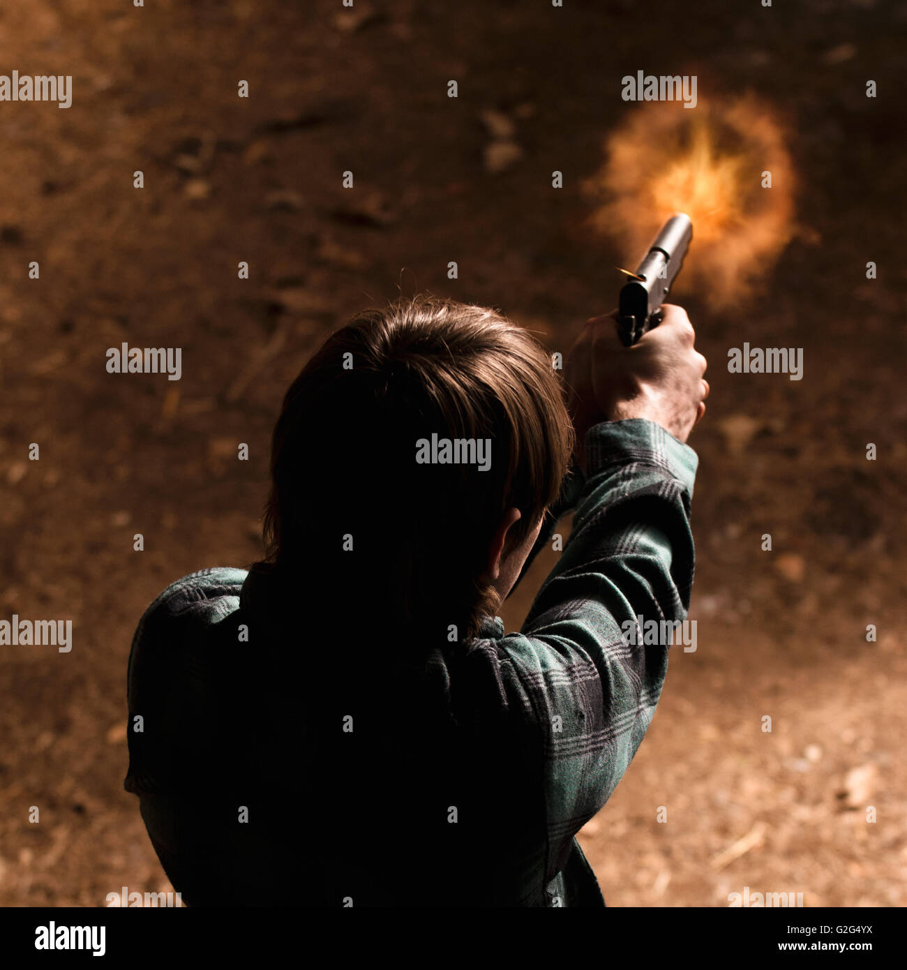 One man only and gun and rear hi res stock photography and images Alamy