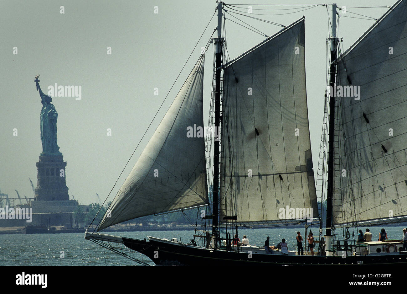 Statue of liberty ship hires stock photography and images Alamy