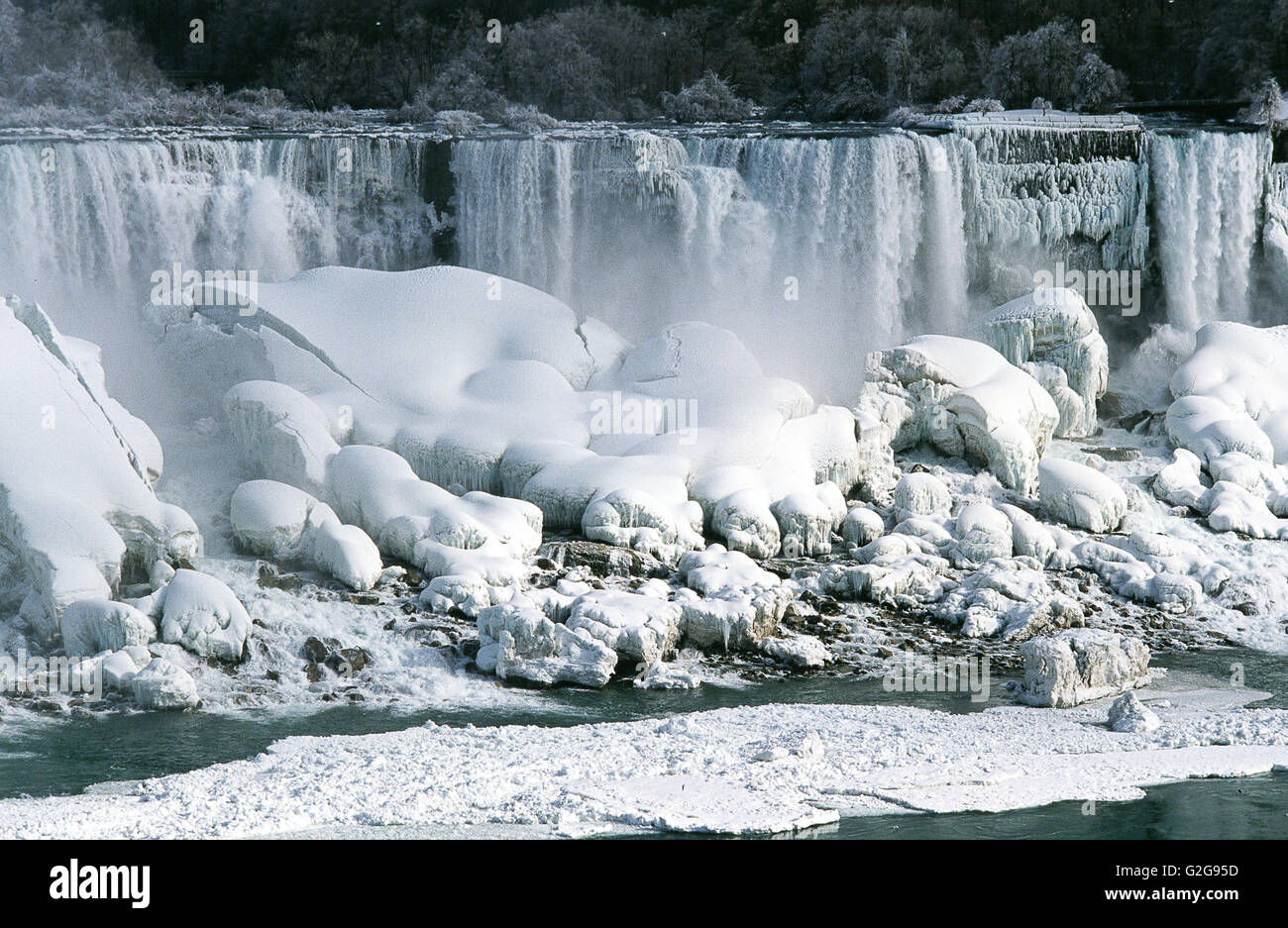 Canada winter view of Niagara Falls viewed from Canada Stock Photo Alamy