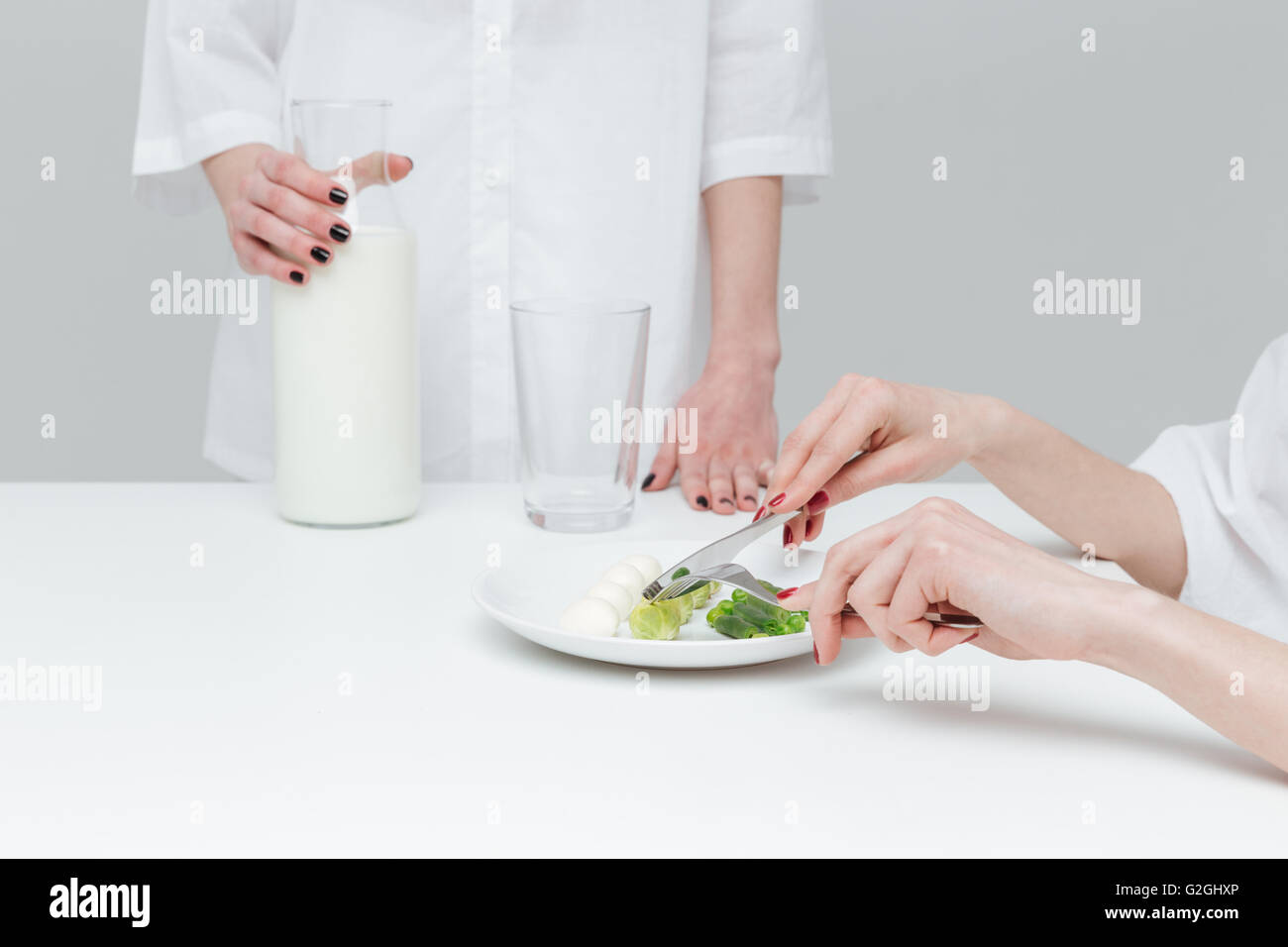 Hands holding knife hi-res stock photography and images - Alamy