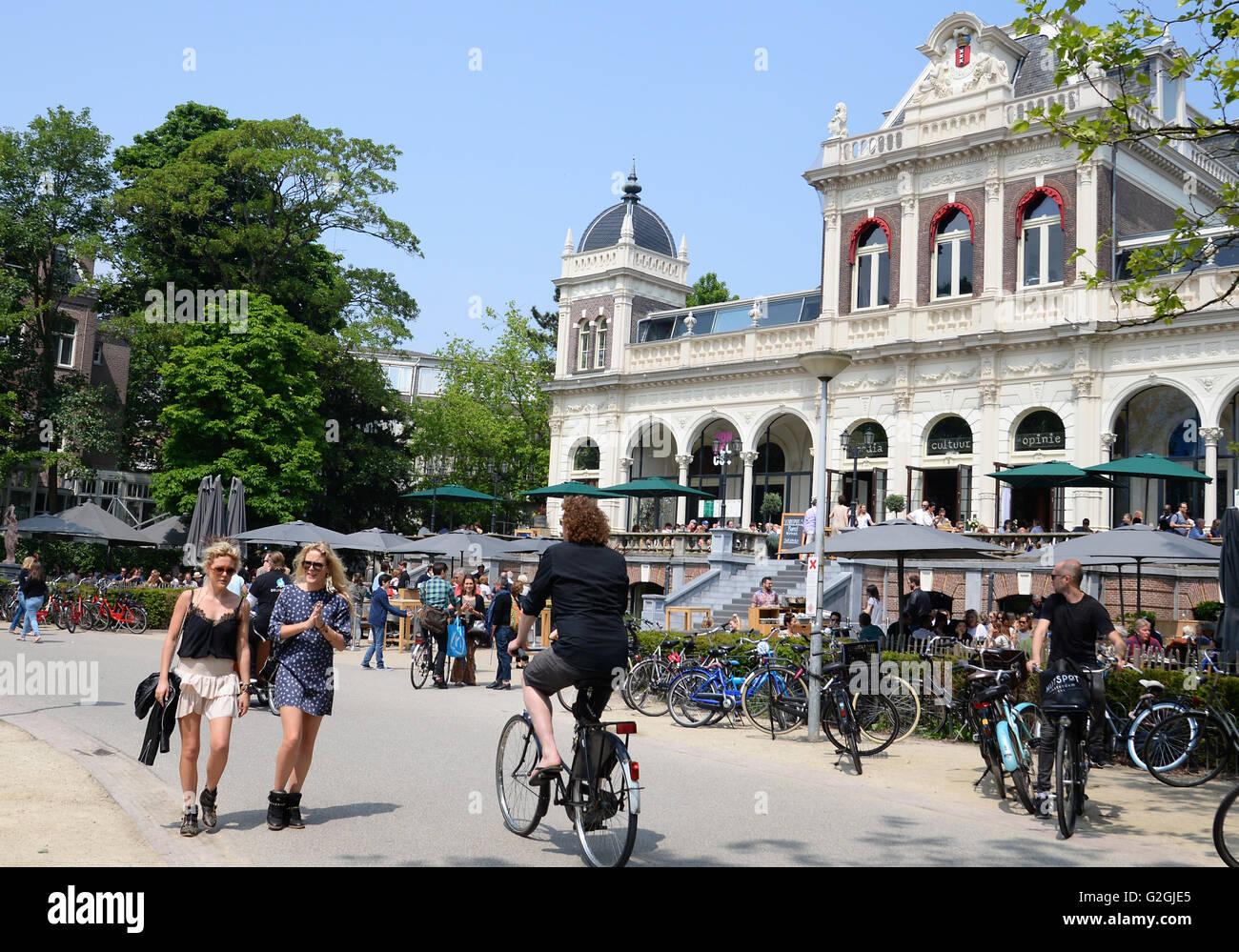 Vondelpark Pavilion with Vertigo Restaurant, people eating, walking and cycling Stock Photo