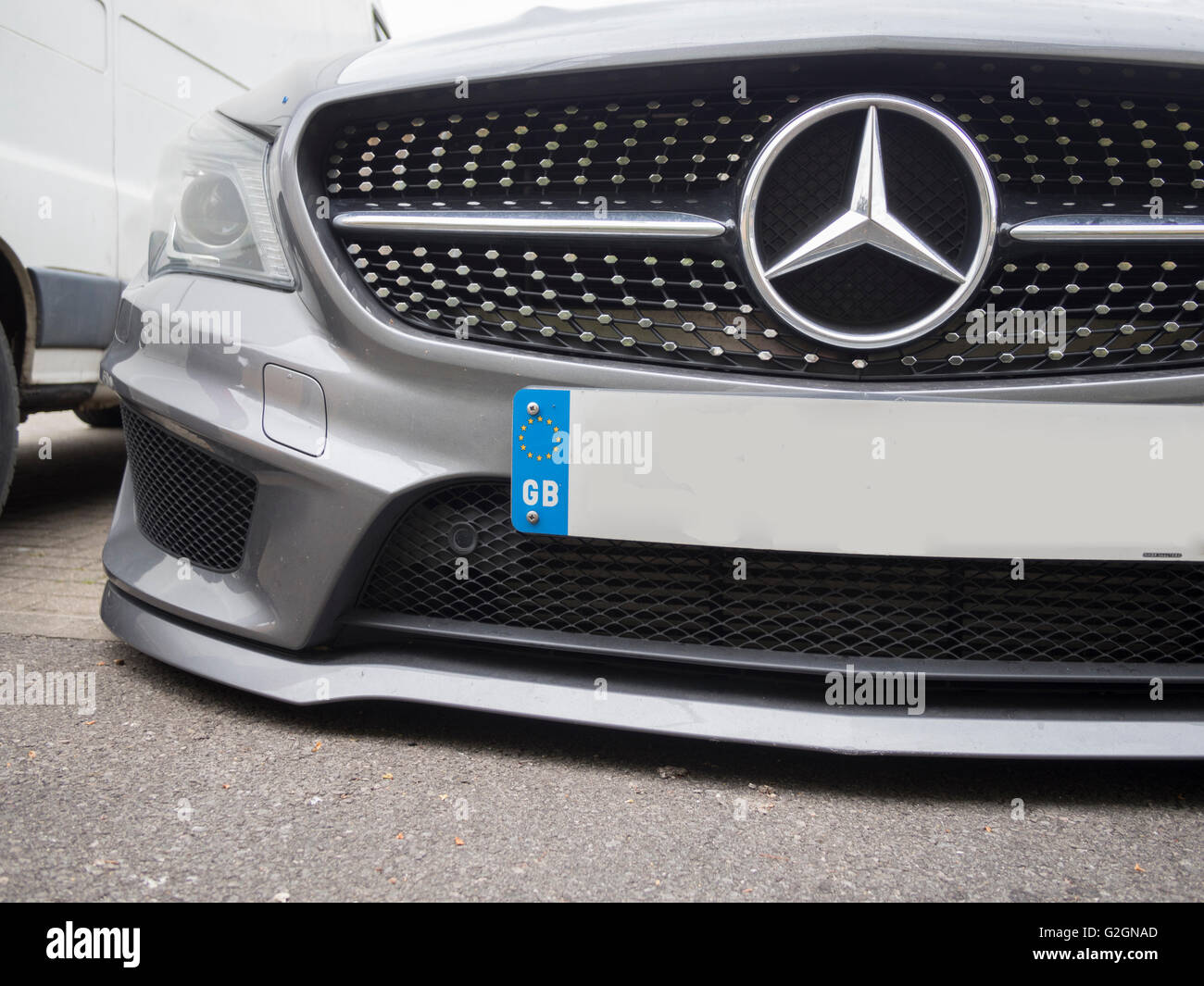 Front to kerb parking hires stock photography and images Alamy