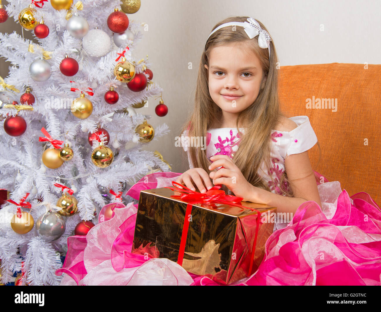 Smiling seven year old girl hi-res stock photography and images - Alamy