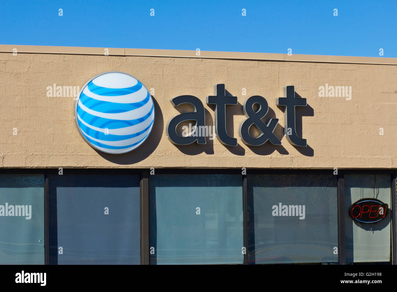 Indianapolis - Circa November 2015: AT&T Retail Store. AT&T Inc. is an American Telecommunications Corporation III Stock Photo