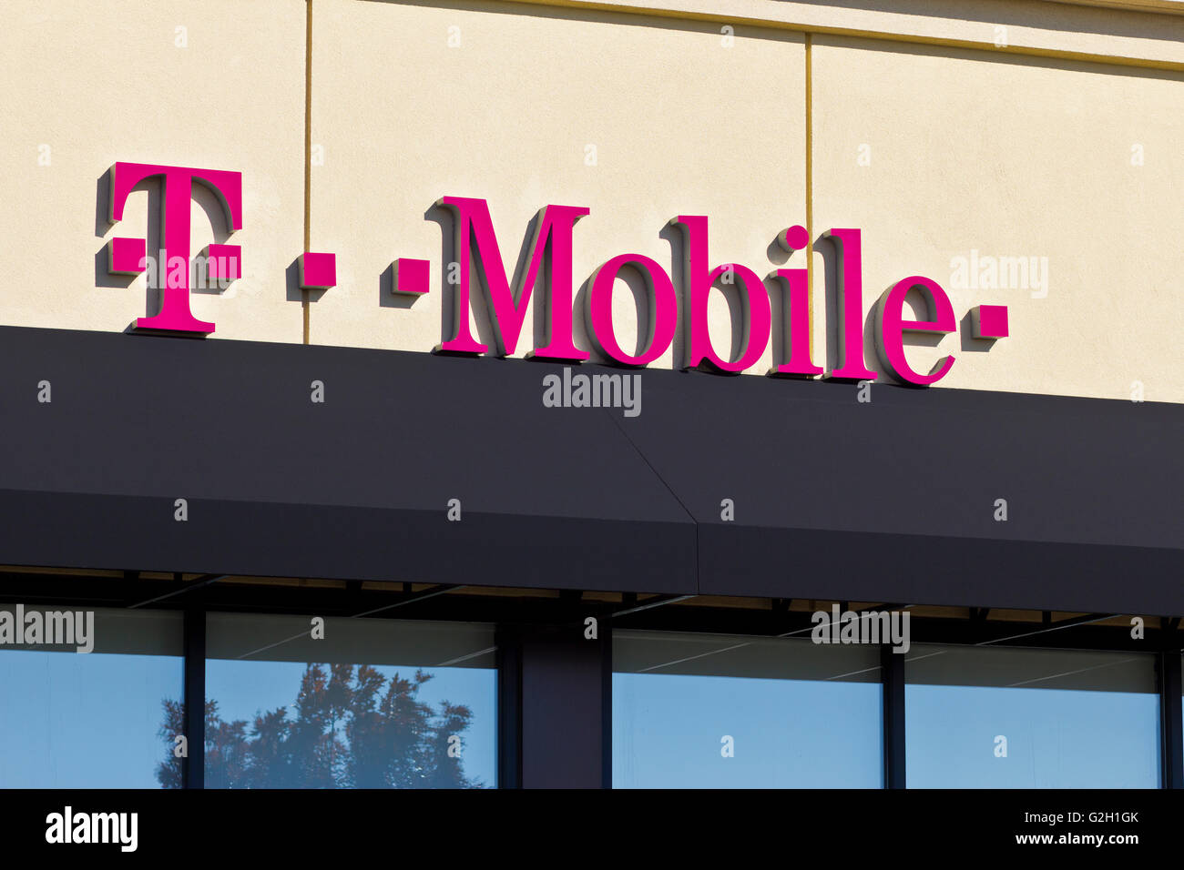 Lafayette, IN - Circa November 2015: T-Mobile Retail Wireless Store I Stock Photo