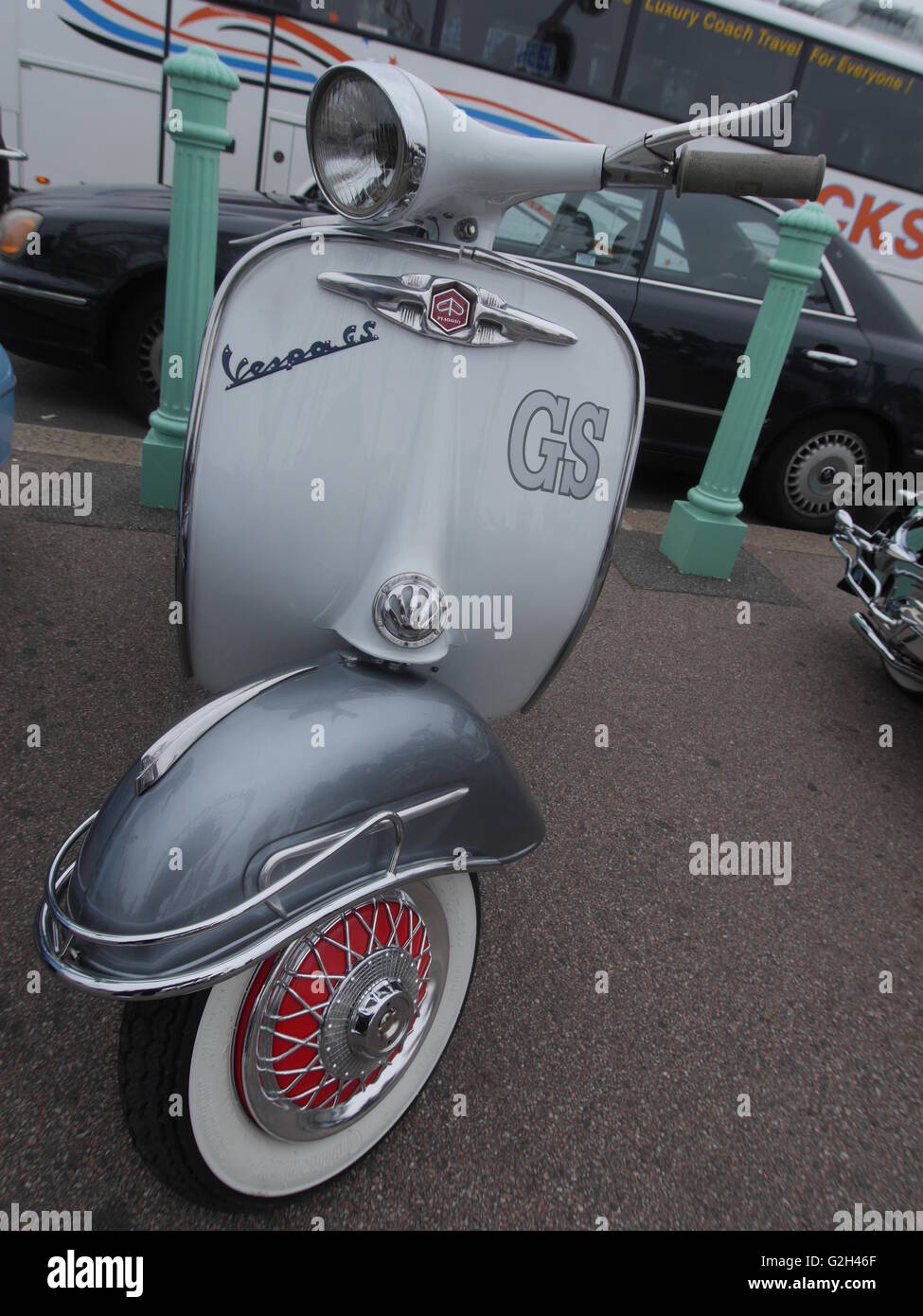 1960s vespas and lambrettas hi-res stock photography and images - Alamy