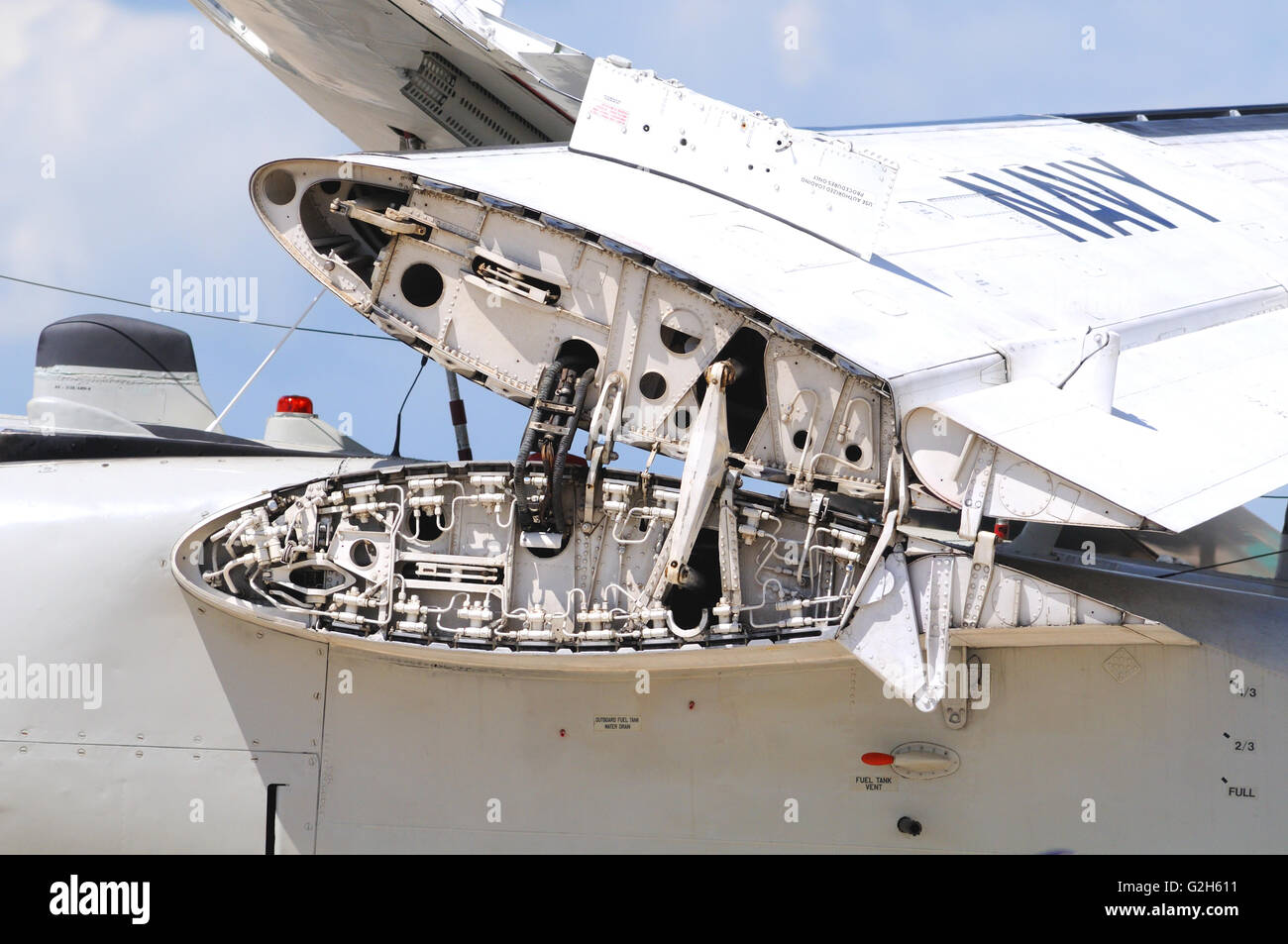 Folding wing aircraft hires stock photography and images Alamy