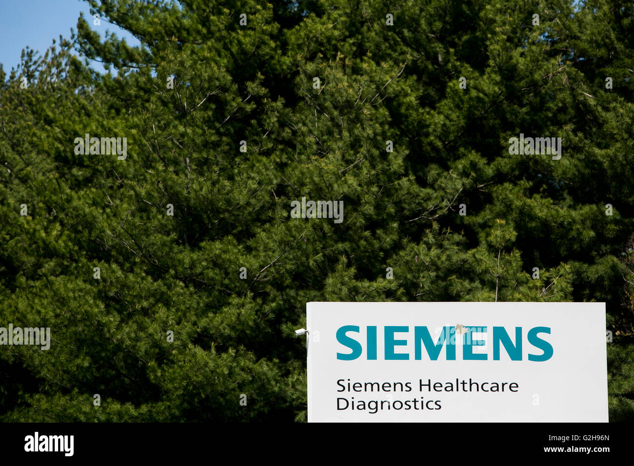 A logo sign outside of a facility occupied by Siemens Healthcare