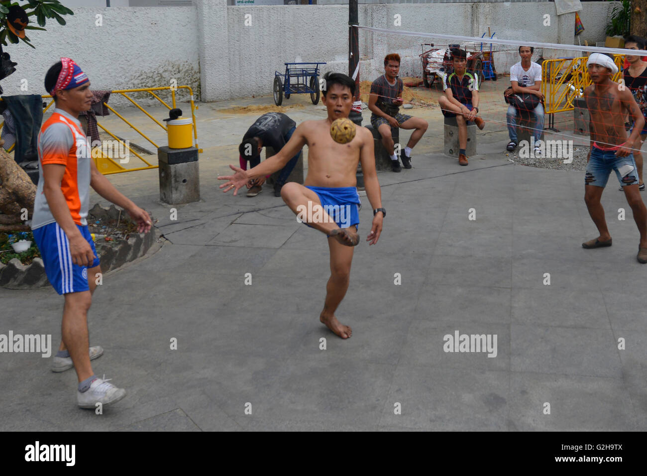Locals playing sepak takraw (kick volleyball) in Bangkok, Thailand Stock Photo
