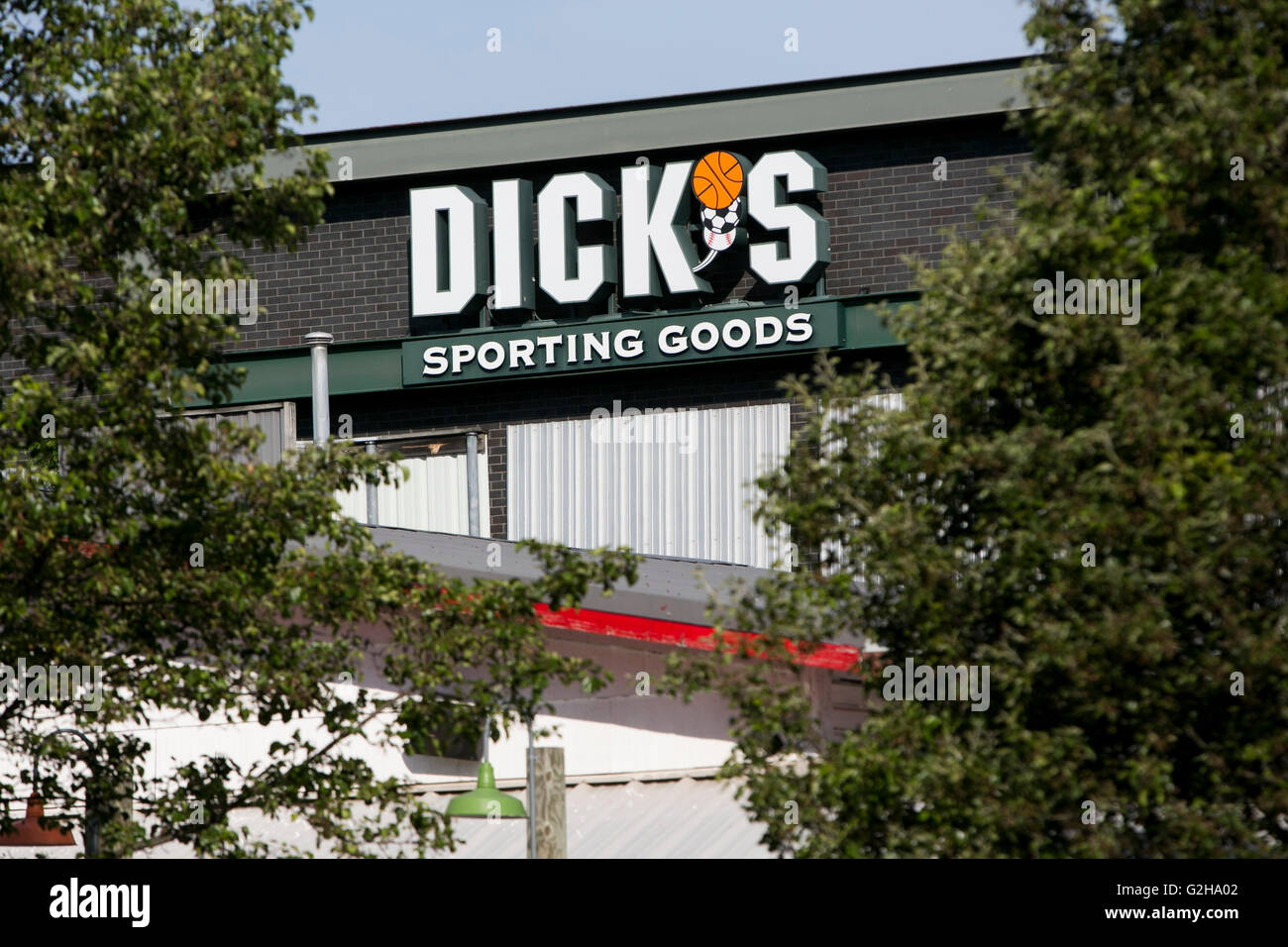 Dicks sporting goods store hires stock photography and images Alamy