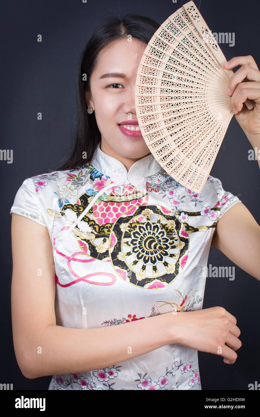Asian fan girl