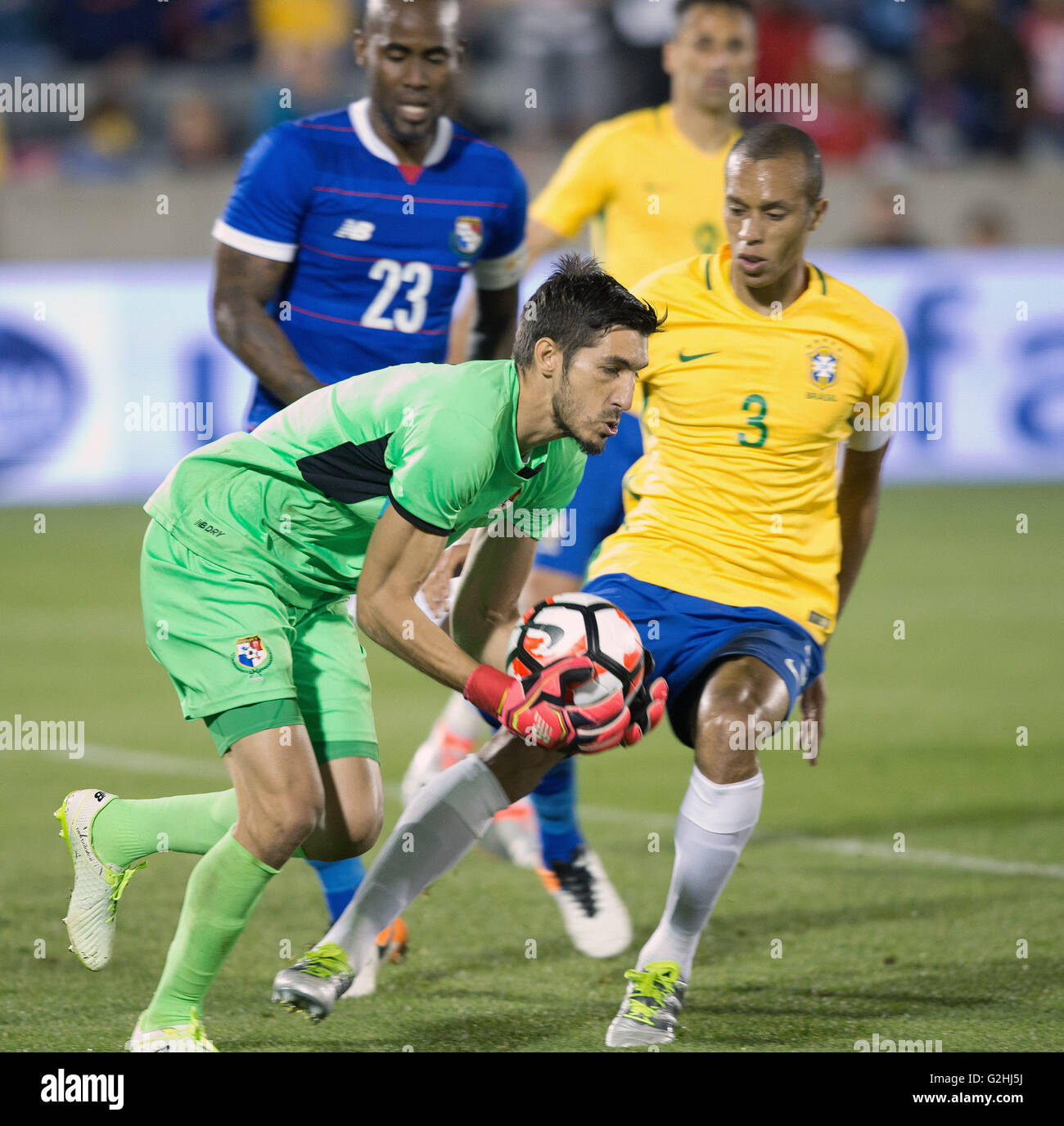 Commerce City, Colorado, USA. 29th May, 2016. Panama G JAIME PENEDO, center, makes a save in close quarters during a friendly match against Panama before the Copa de Oro at Dicks Sporting Goods Park Sunday Evening. Brazil beats Panama 2-0. © Hector Acevedo/ZUMA Wire/Alamy Live News Stock Photo