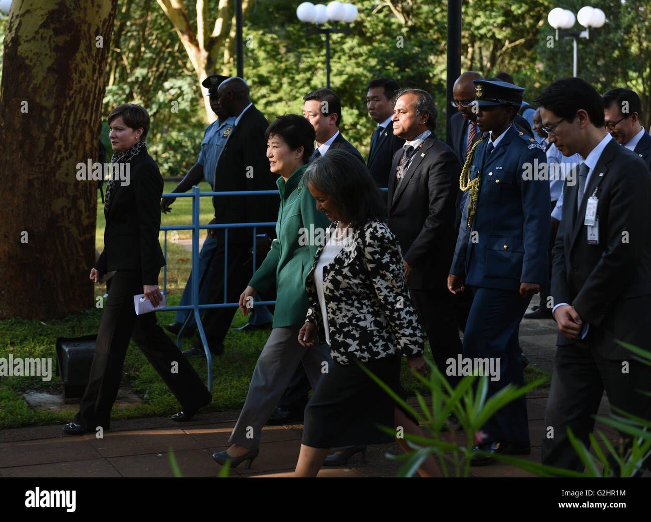Nairobi, Kenya. 31st May, 2016. South Korean President Park Geunhye (L