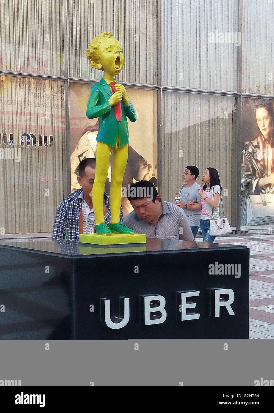 Beijing, Beijing, CHN, China. 24th May, 2016. Beijing, China - May 24 2016: (EDITORIAL USE ONLY. CHINA OUT) These Uber's artsy carpooling stations attract lots of attention in Beijing. There are 8 stations in Beijing in01, in 88, Jindi Center, The Grand Summit, Tongying Center, Yuanyang Guanghua Center, Wangjing Green Center and Shi'ao Handu Maison. © SIPA Asia/ZUMA Wire/Alamy Live News Stock Photo