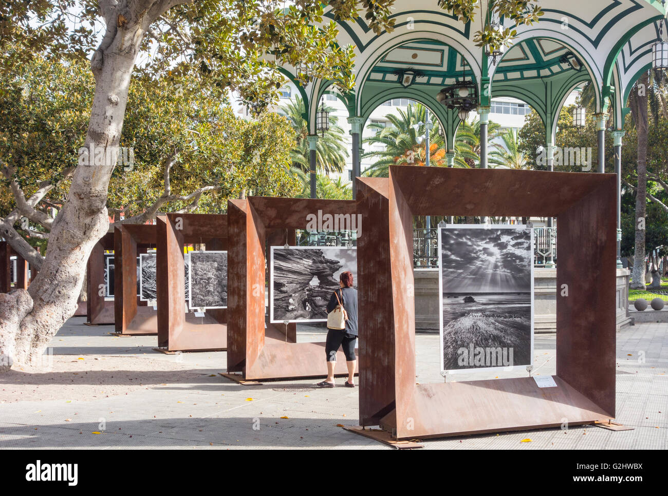 Las Palmas, Gran Canaria, Canary Islands, Spain, 1st June 2016. Glorious weather for a stroll around the `Genesis` exhibition by famous Brazilian photographer Sebastiao Salgado in Parque San Telmo in Las Palmas, the capital of Gran Canaria. The open air exhibition runs until 21st June 2016 - part of the city`s `art in the street` iniciative. Credit:  Alan Dawson News/Alamy Live News Stock Photo